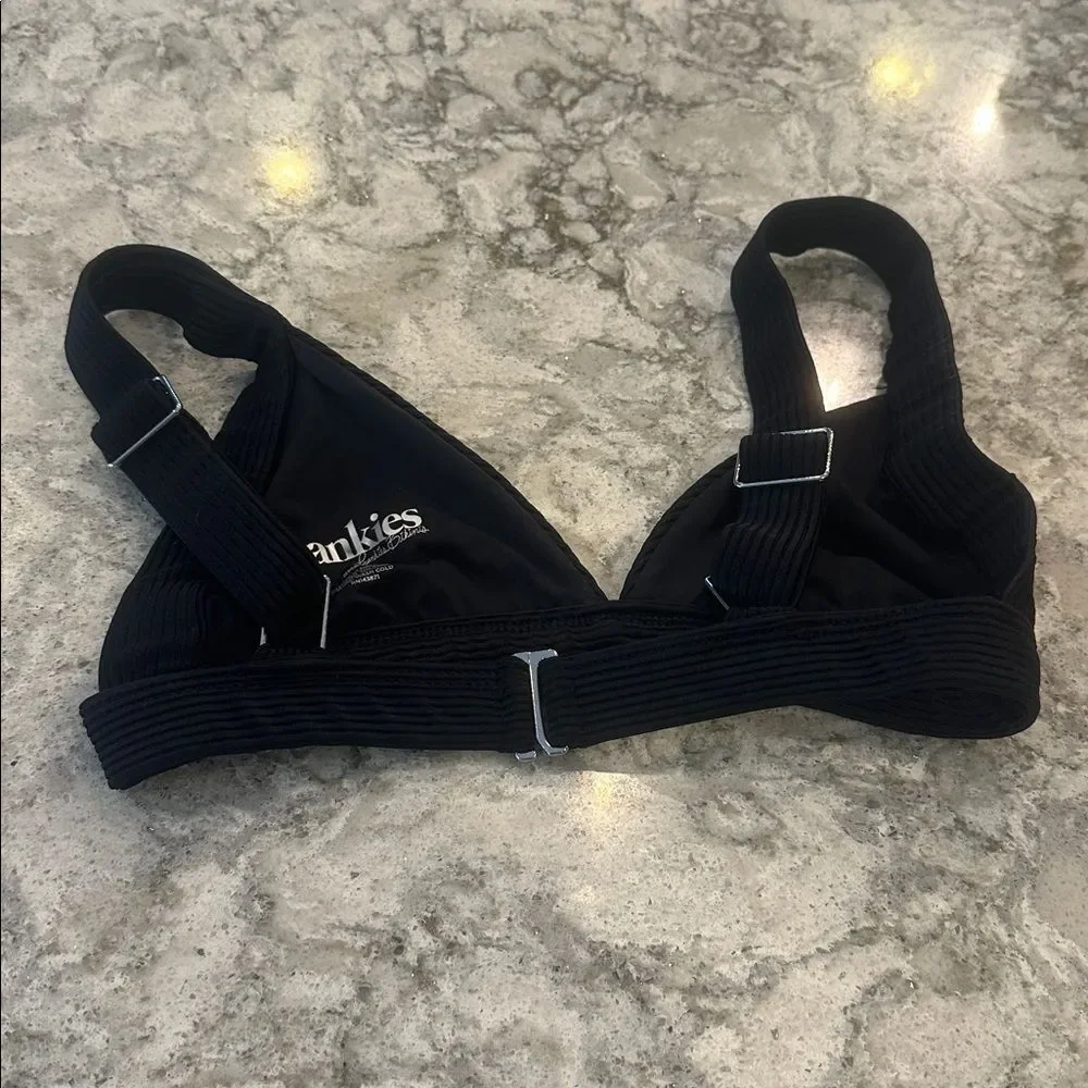 🖤 Frankies Bikinis Ribbed Triangle Bikini Top – Black, Size Small